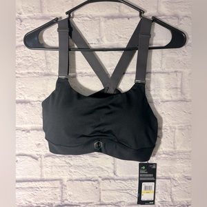 Under Armour Women’s Rush Sports Bra Medium in black